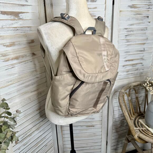 PACSAFE SLINGSAFE SERIES Travel Daypack Backpack Tan Anti Theft Luggage - Picture 3 of 15